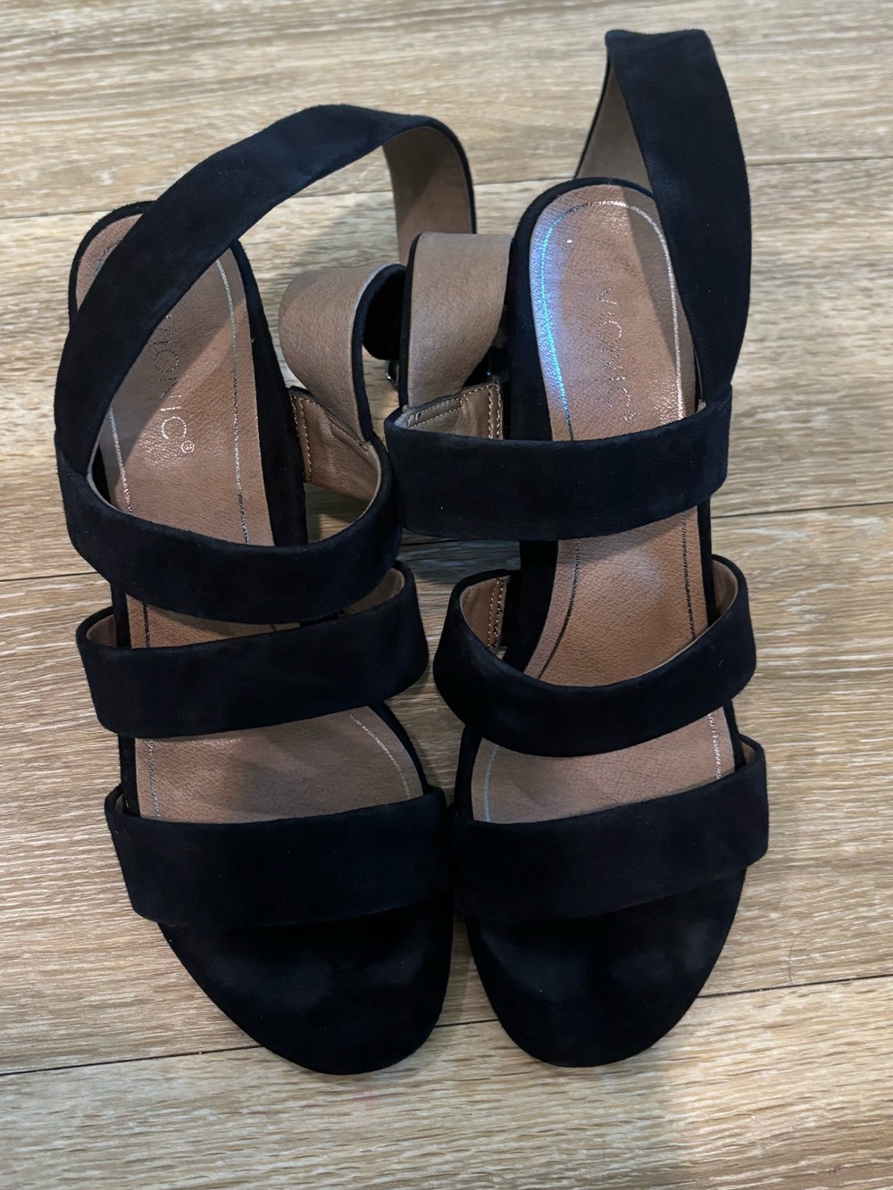 Vionic Black Suede Strapy Stacked Block Heel Blaire Sandals Heels Sz 9 Dressy